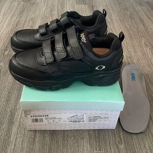 Men’s Apex Sneakers Size 8 X-Wide NIB